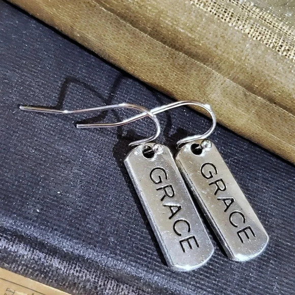 Grace Inspirational Word Message Carved Silver Black Earrings - Picture 6 of 8